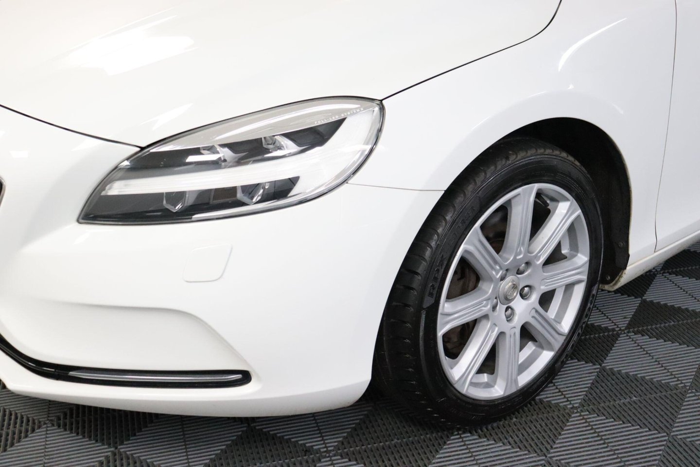 2018 Volvo V40 — image 27