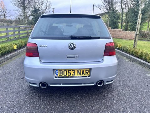 Volkswagen Golf R32 11