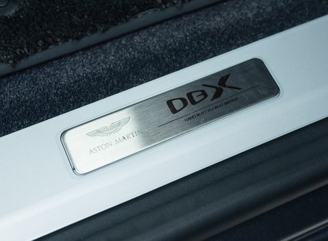 Aston Martin DBX 707 26