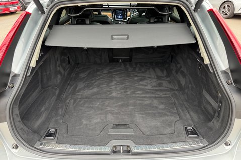 Volvo V90 D5 POWERPULSE INSCRIPTION PRO AWD -PAN ROOF - £6320 OPTIONAL EXTRAS  63