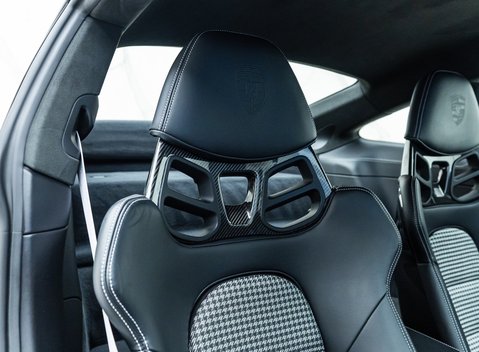 Porsche 911 GT3 Touring (992) 13