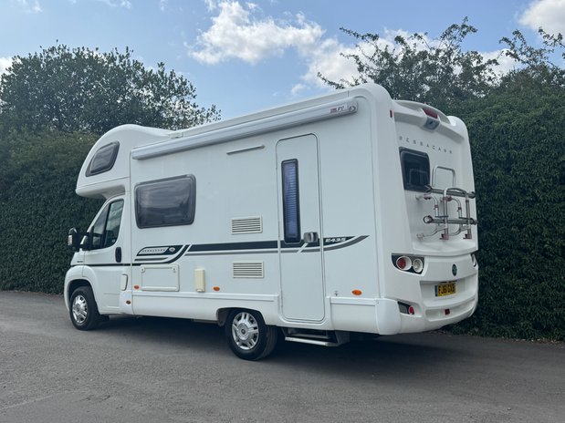 Bessacarr E 5 Berth | 4 Belts | Dinette | Rear Kitchen| Side Bathroom | Vanlux 39