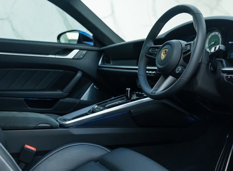 Porsche 911 Turbo S (992) 13