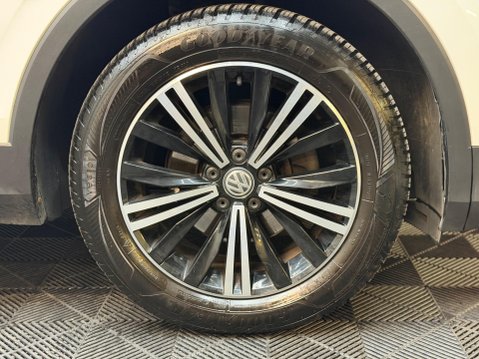 Volkswagen Tiguan 2.0 TDI SE Navigation 4Motion Euro 6 (s/s) 5dr 23