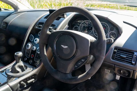 Aston Martin Vantage S V12 Manual 13
