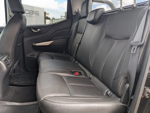 Nissan Navara DCI TEKNA 4X4 SHR DCB 28