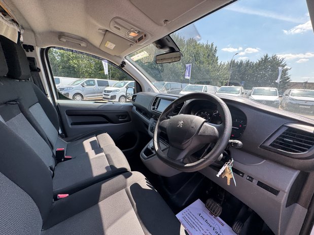 Peugeot Expert AUTO XLWB L3H1 Low Roof Professional Premium 3100 Air Con EURO 6 15