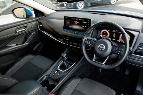 Nissan Qashqai DIG-T N-CONNECTA MHEV 4