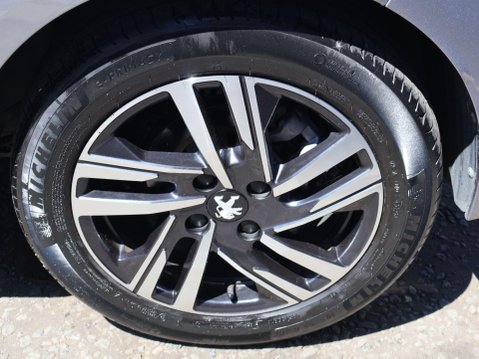 Peugeot 208 1.2 PureTech Allure Premium + EAT Euro 6 (s/s) 5dr 31