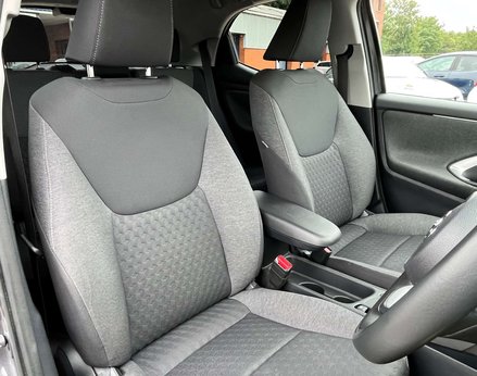 Toyota Yaris 1.5 Yaris Design HEV CVT 5dr 59