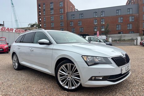 Skoda Superb SE TSI AUTOMATIC. 1 PREVIOUS KEEPER.. APPLE PLAY.. 5 MAIN DEALER SERVICE
