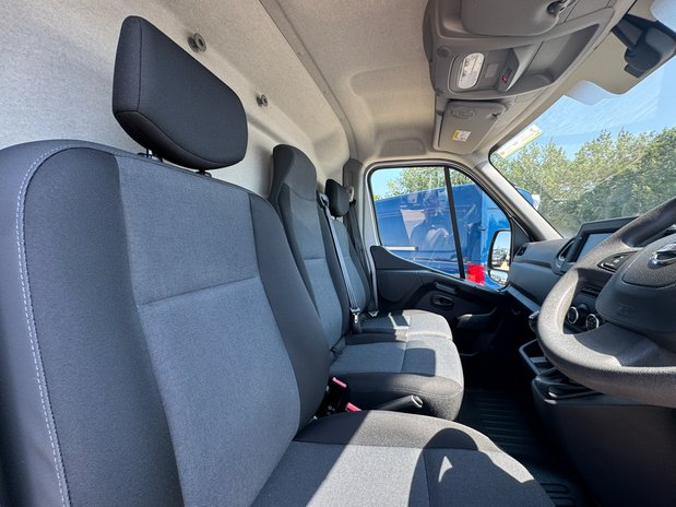 Nissan Interstar MWB L2H2 [SOLD KH] Medium Roof Air Con Nav Sensors EURO 6 14