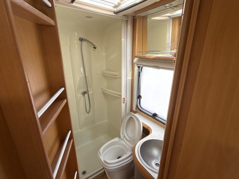 Renault Master LUNAR PREMIER H622 4-BERTH MOTORHOME 12