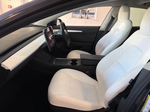 Tesla Model 3 Auto RWD 4dr 16