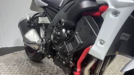 Yamaha FZ1 FAZER 2011 ONLY 19K VERY CLEAN 1000CC NAKED MOT SERVICED 36