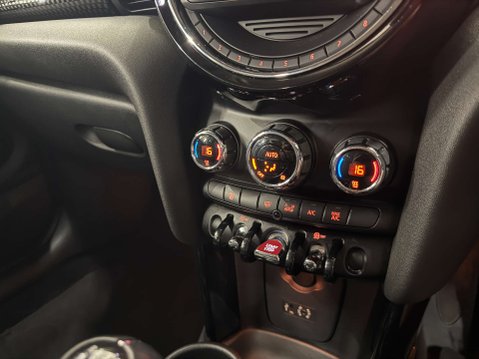 Mini Hatch 2.0 Cooper SD Euro 6 (s/s) 3dr 18