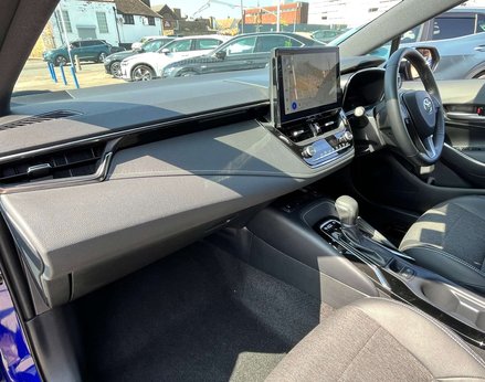 Toyota Corolla 1.8 Corolla Design HEV CVT 5dr 17