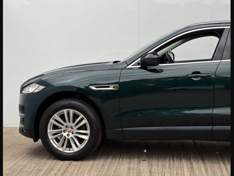 Jaguar F-Pace 2.0 F-PACE Portfolio AWD i Auto 4WD 5dr 59