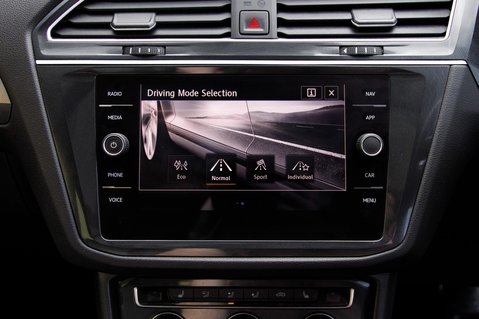 Volkswagen Tiguan R-LINE TECH TDI DSG 33