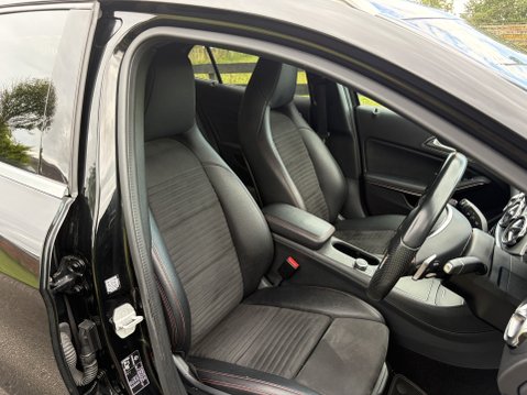 Mercedes-Benz GLA Class GLA 220 D 4MATIC AMG LINE 15