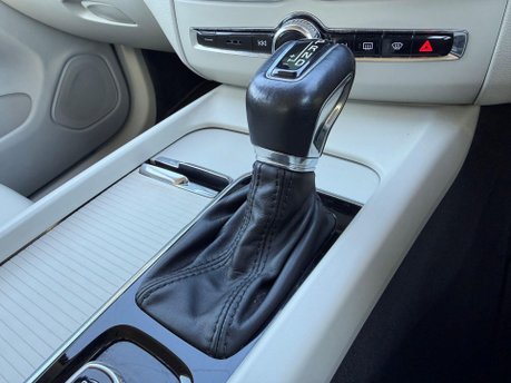 Volvo XC60 2.0 D4 Momentum Auto AWD Euro 6 (s/s) 5dr 18