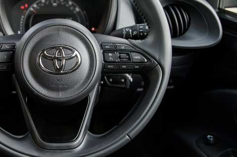 Toyota Aygo X VVT-I PURE 19