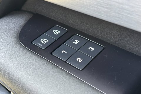 Land Rover Discovery D300 R-Dynamic HSE MHEV Panel Van 26