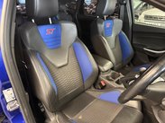 Ford Focus 2.0T EcoBoost ST-2 Euro 5 (s/s) 5dr 12