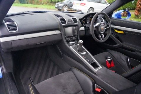 Porsche Cayman GT4 8