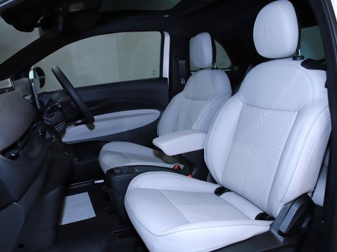 Fiat 500 87kW Giorgio Armani 42kWh 3dr Auto 19