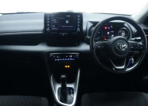 Toyota Yaris 1.5 Yaris Design HEV CVT 5dr 19