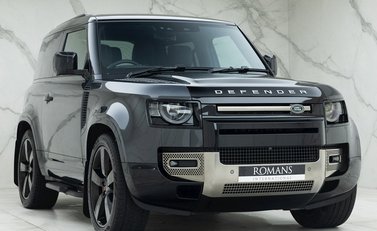 Land Rover Defender 90 X D300 1