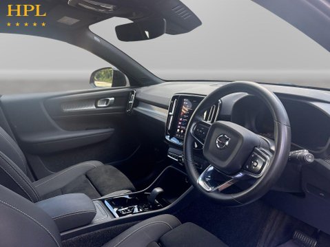 Volvo XC40 2.0 B4 MHEV Plus Black Edition SUV 5dr Petrol Hybrid DCT Auto Euro 6 (s/s) 12