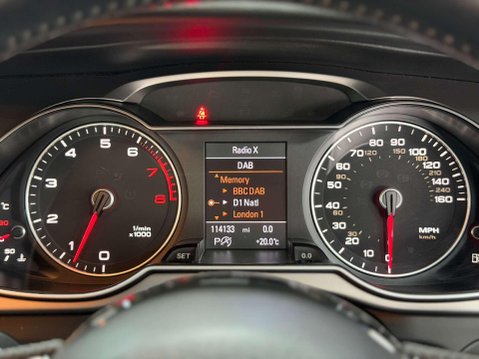 Audi A4 2.0 TFSI S line Saloon 4dr Petrol S Tronic quattro Euro 5 (s/s) (211 ps) 33