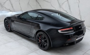 Aston Martin V12 Vantage S 12