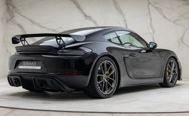 Porsche Cayman GT4 (718) 6