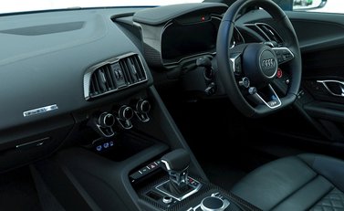 Audi R8 V10 Performance Carbon Black 13