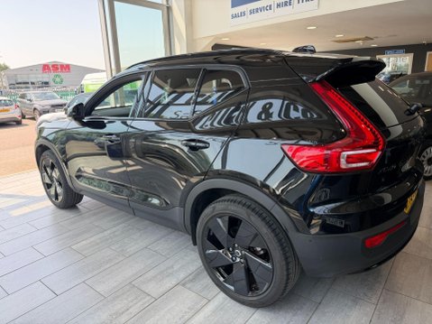 Volvo XC40 2.0 B3 MHEV Ultra Black Edition DCT Auto Euro 6 (s/s) 5dr 13