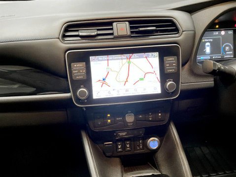 Nissan LEAF 39kWh Tekna Hatchback 5dr Electric Auto (150 ps) Sat Nav 18