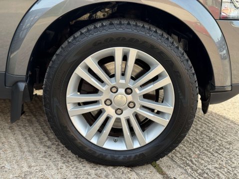 Land Rover Discovery 3.0 SD V6 HSE SUV 5dr Diesel Auto 4WD Euro 5 (s/s) (255 bhp) 44