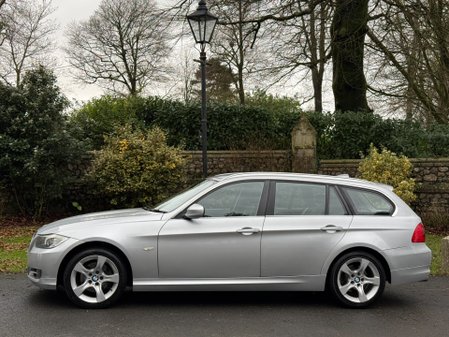BMW 3 Series 318D EXCLUSIVE EDITION TOURING 4