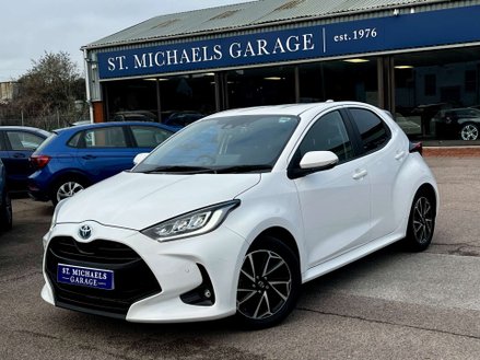 Toyota Yaris 1.5 Yaris Design HEV CVT 5dr