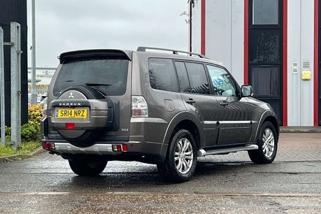 Mitsubishi Shogun 3.2 DI-DC SG3 SUV 5dr Diesel Auto 4WD Euro 5 LWB (197 ps) 17