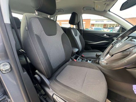 Vauxhall Grandland X 1.6 Grandland X SE TD S/S 5dr *NATIONAL DELIVERY* 35