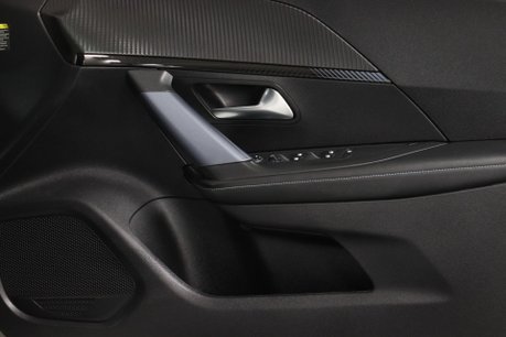 Peugeot 2008 PURETECH S/S ALLURE PREMIUM 36
