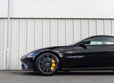 Aston Martin V8 Vantage 32