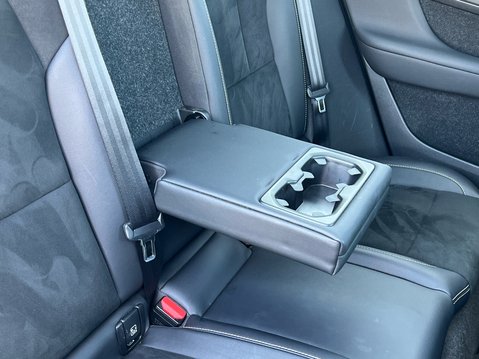 Volvo XC40 RECHARGE T5 R-DESIGN 38