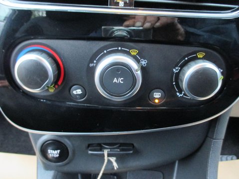 Renault Clio 0.9 TCe Play Euro 6 (s/s) 5dr 17