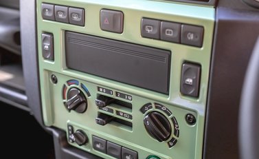 Land Rover Defender 90 Heritage Hard Top 18