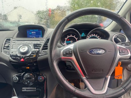 Ford Fiesta TITANIUM 12